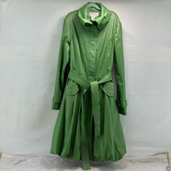 D & Y women’s small green bubble long coat with belt. - Picture 1 of 14